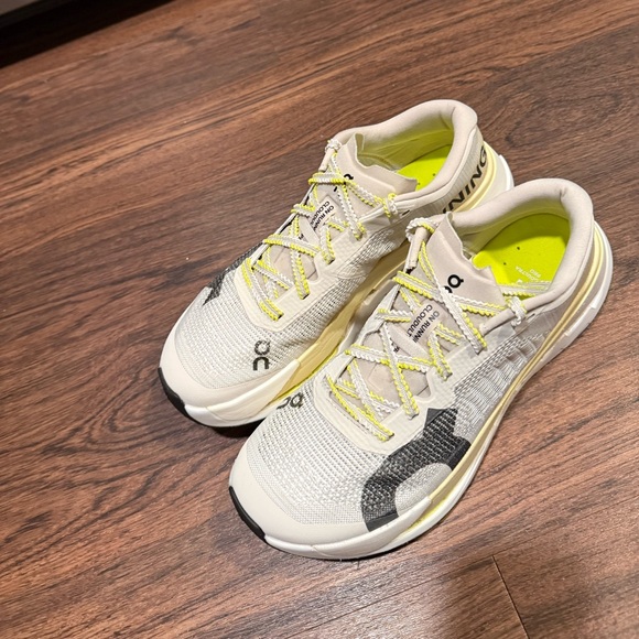 ON Cloudultra Pro. Size 9.5 - Picture 2 of 4